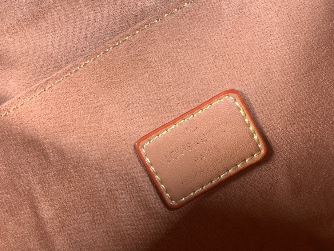 LW - Luxury Handbags LUV 111