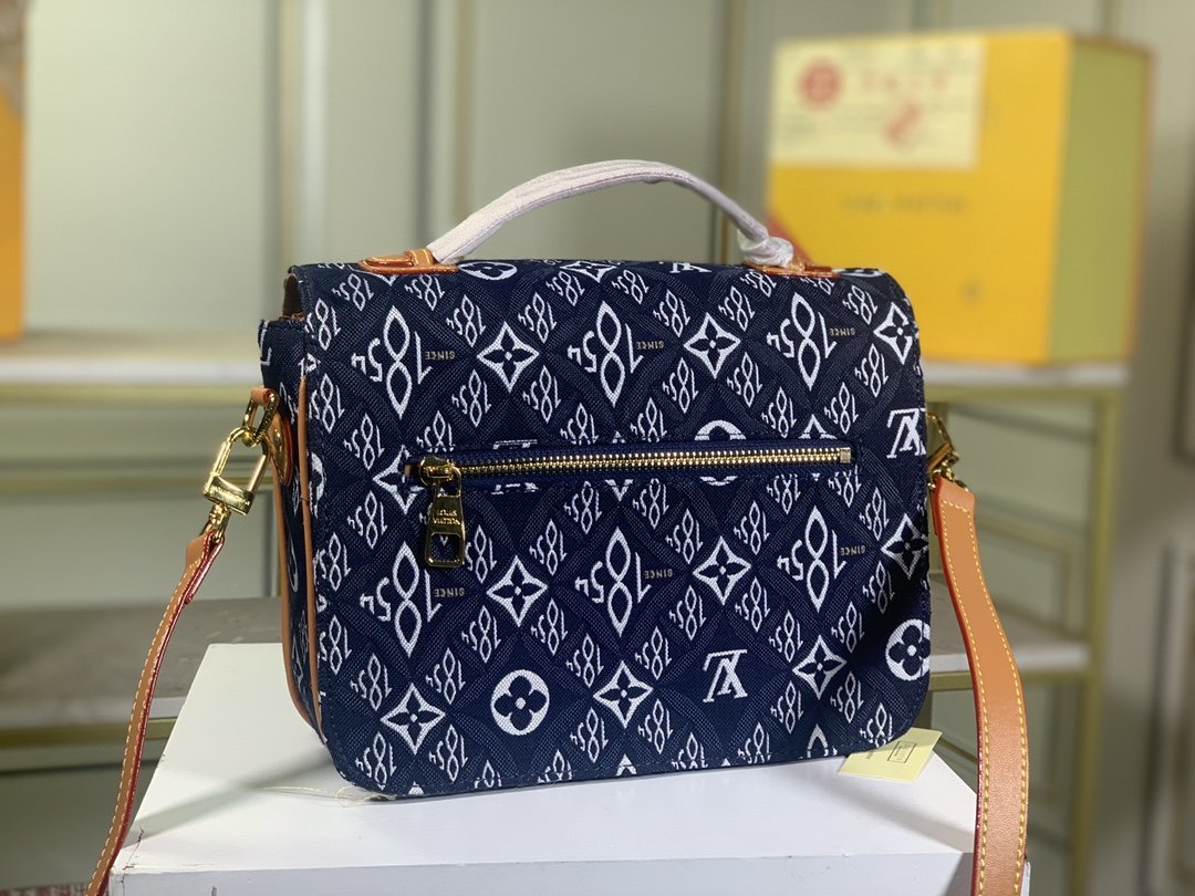 LW - Luxury Handbags LUV 111