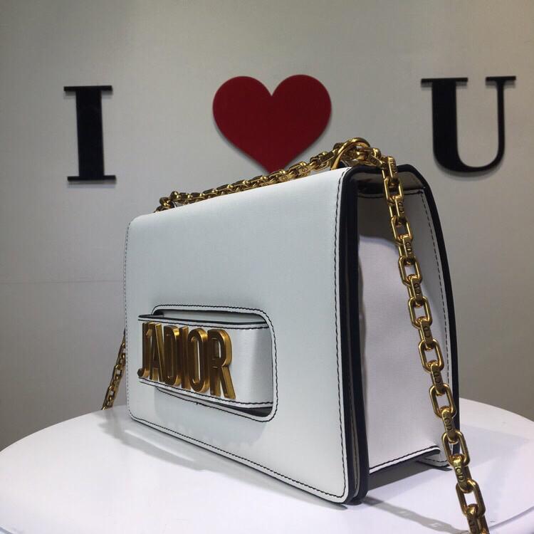 LW - Luxury Handbags DIR 223