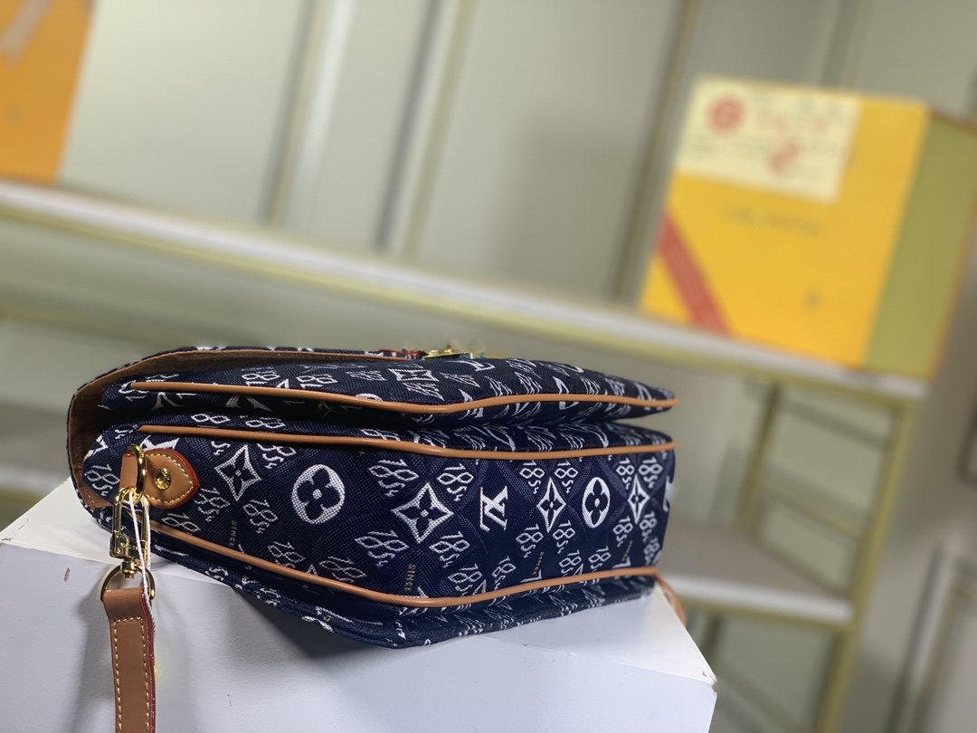 LW - Luxury Handbags LUV 111