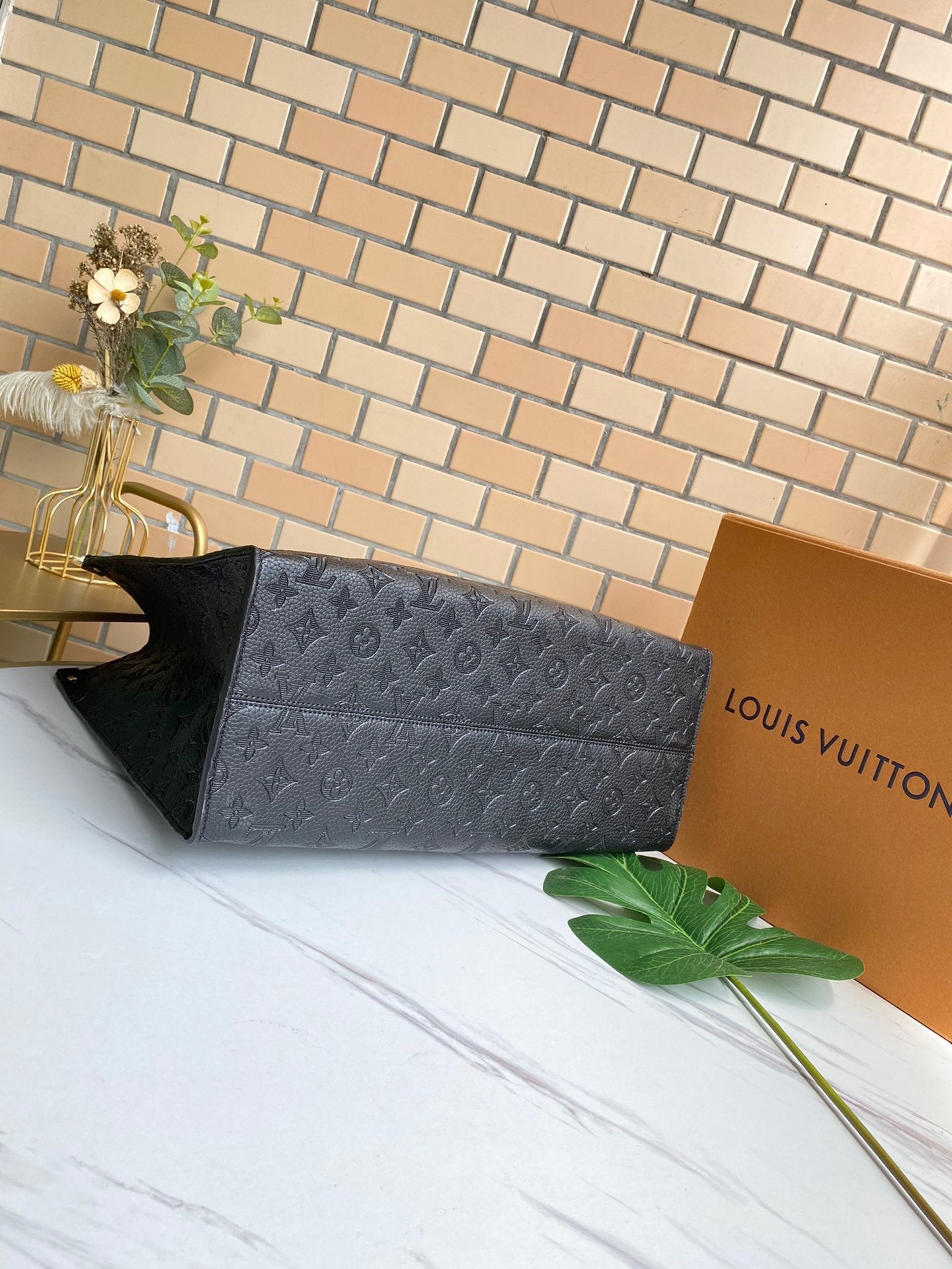LW - Luxury Handbags LUV 038