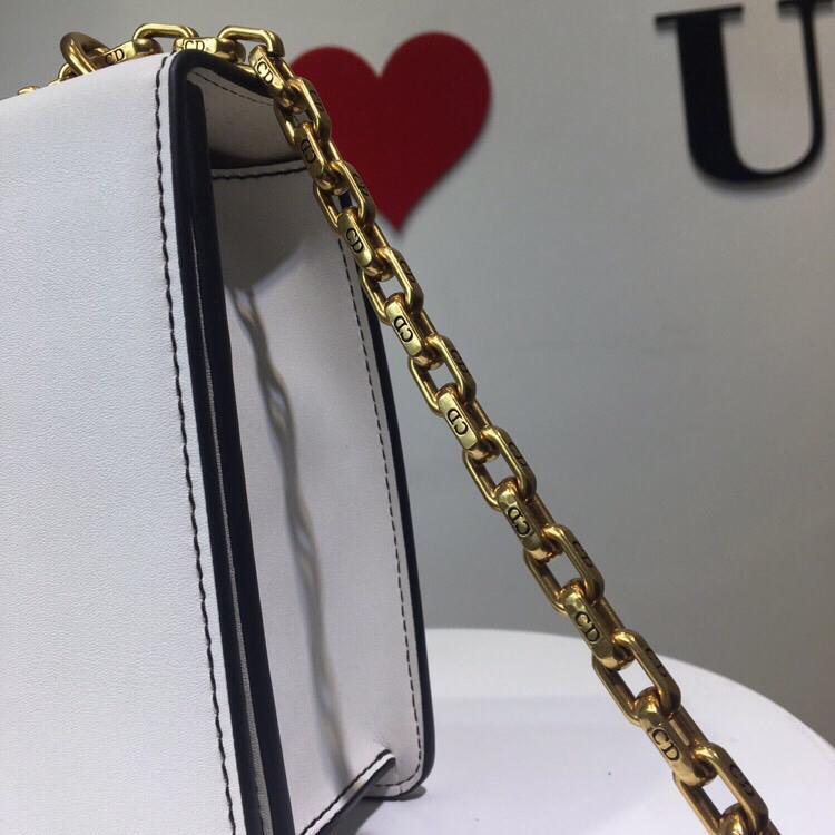 LW - Luxury Handbags DIR 223