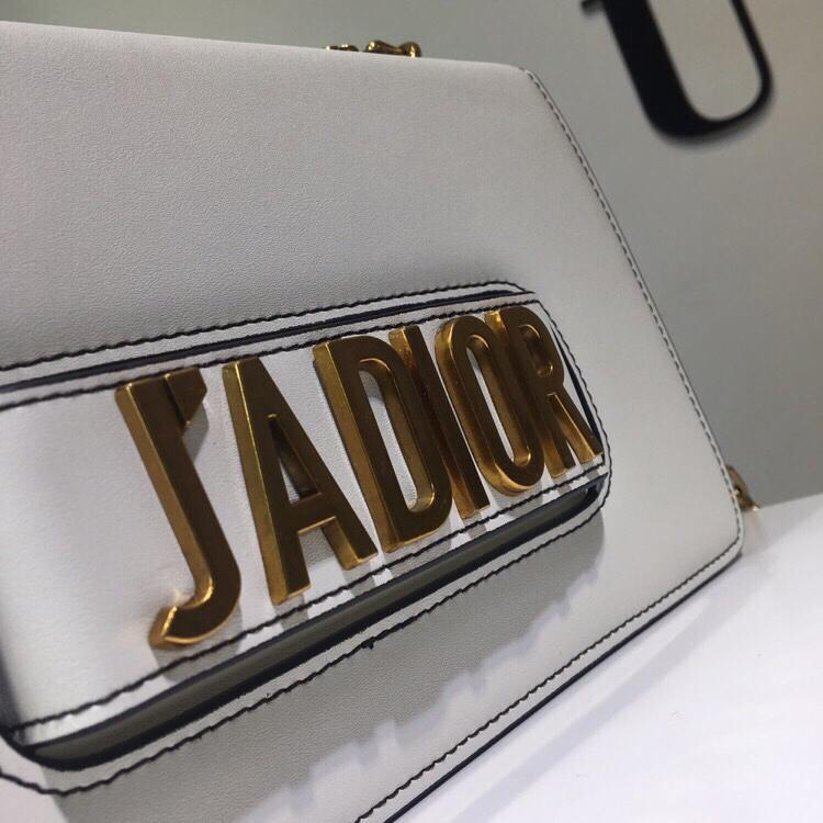 LW - Luxury Handbags DIR 223
