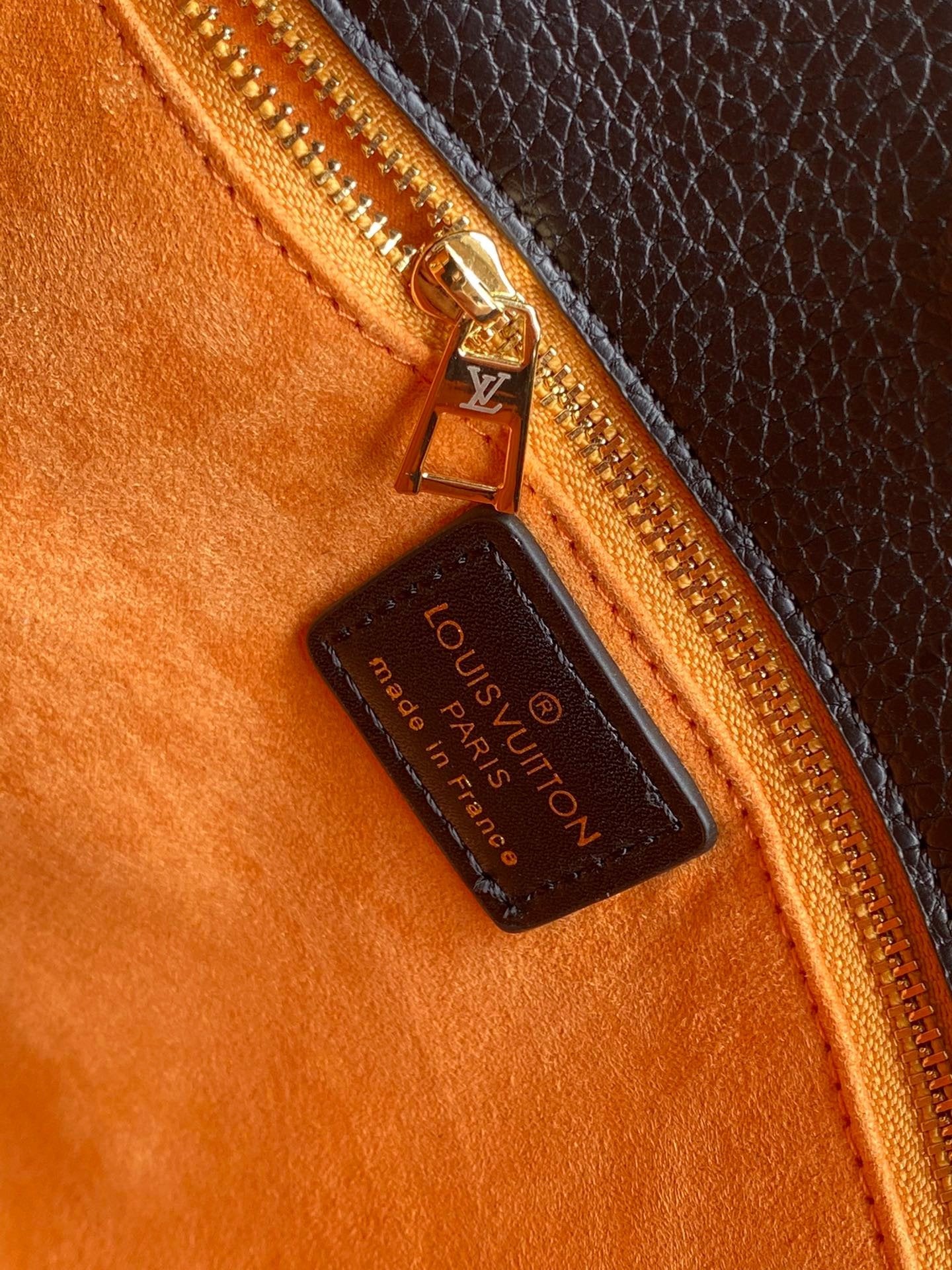 LW - Luxury Handbags LUV 038