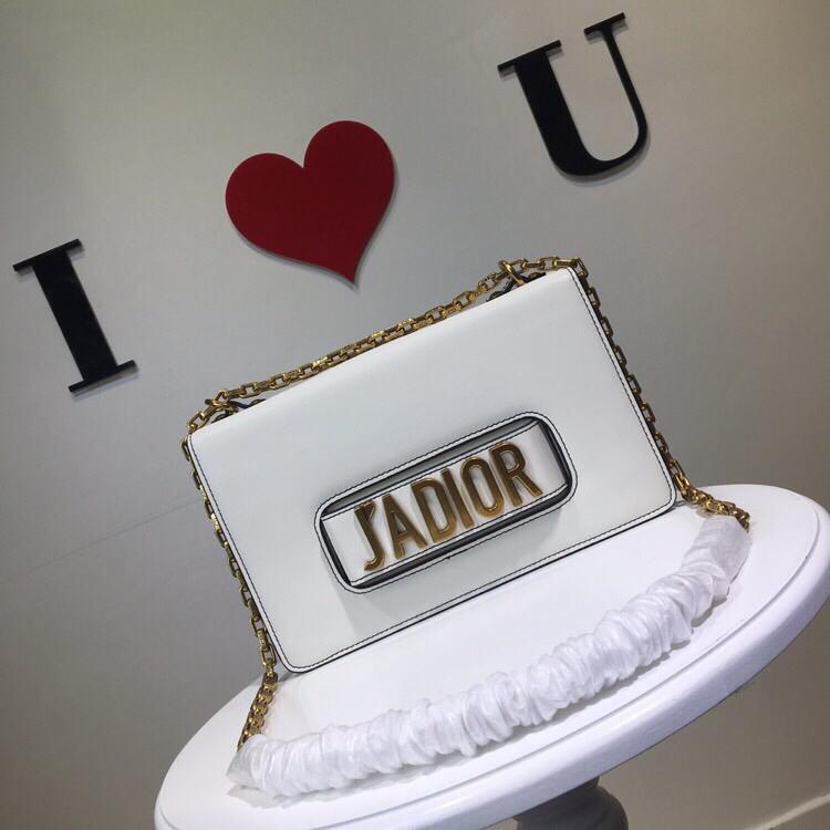 LW - Luxury Handbags DIR 223
