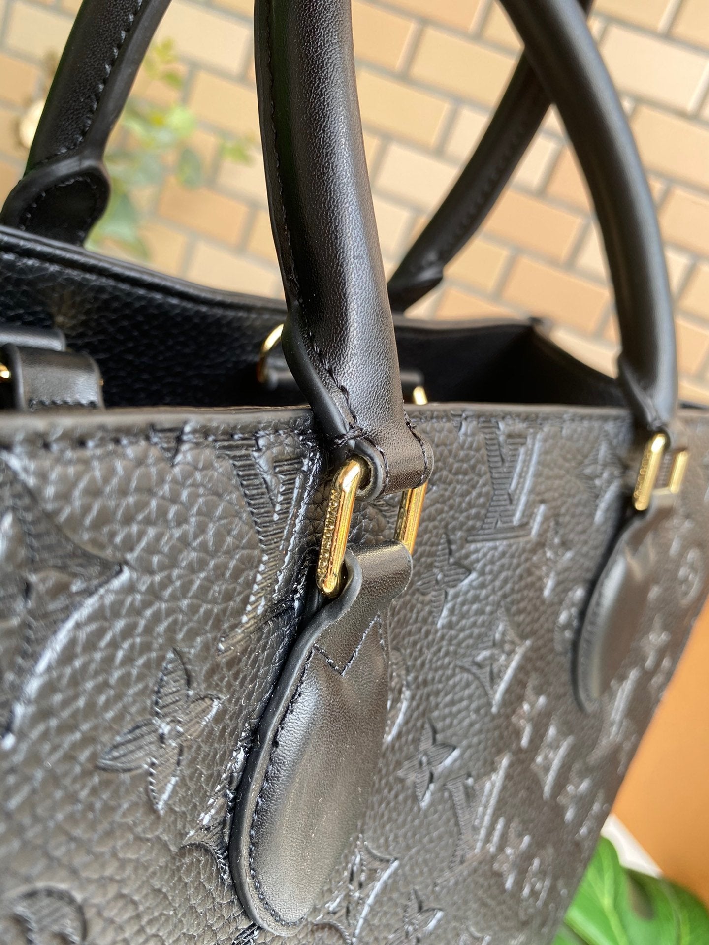 LW - Luxury Handbags LUV 038