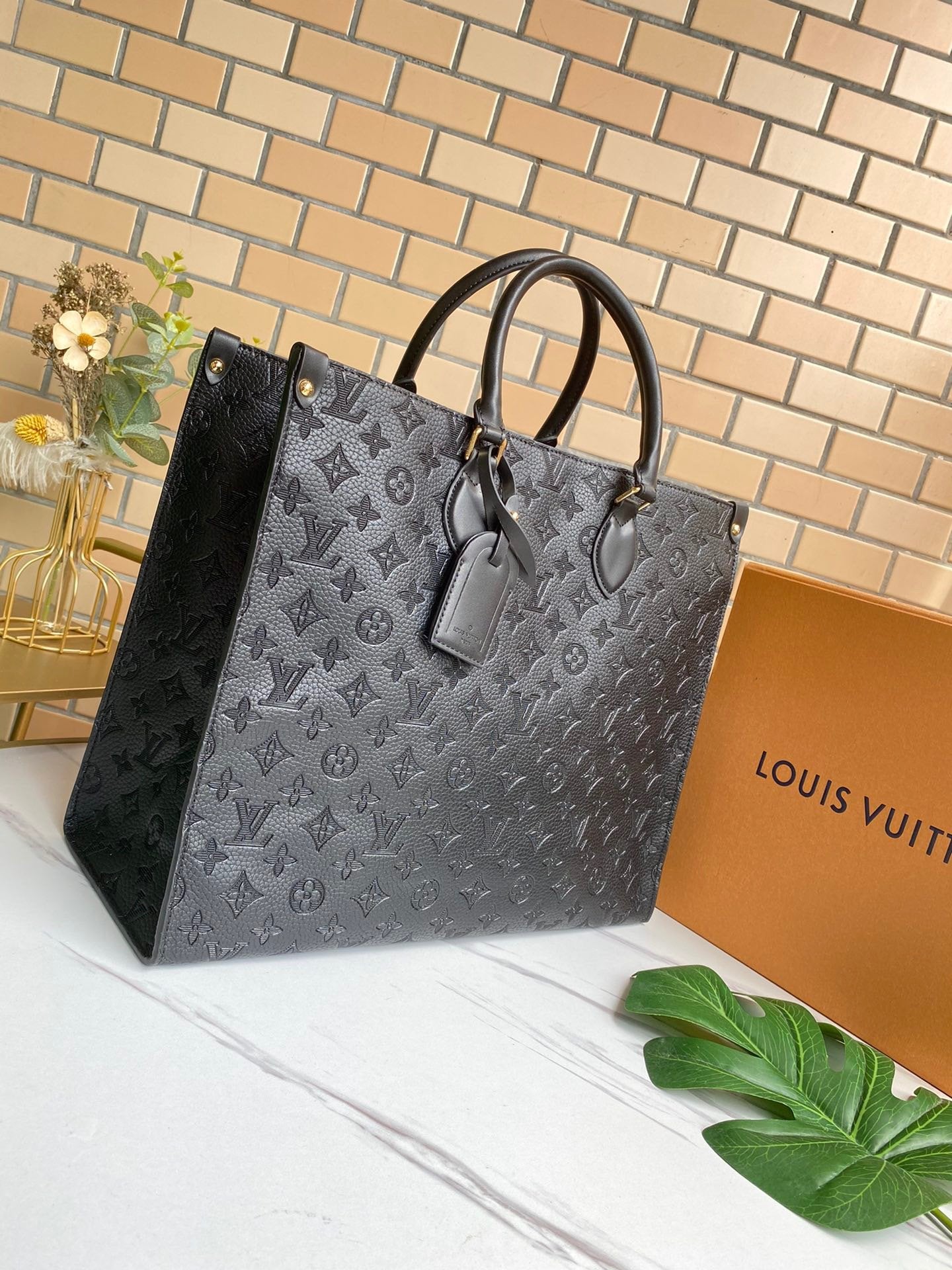 LW - Luxury Handbags LUV 038