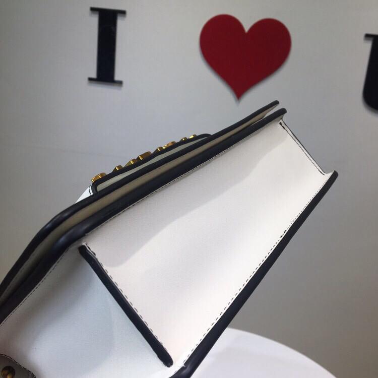 LW - Luxury Handbags DIR 223
