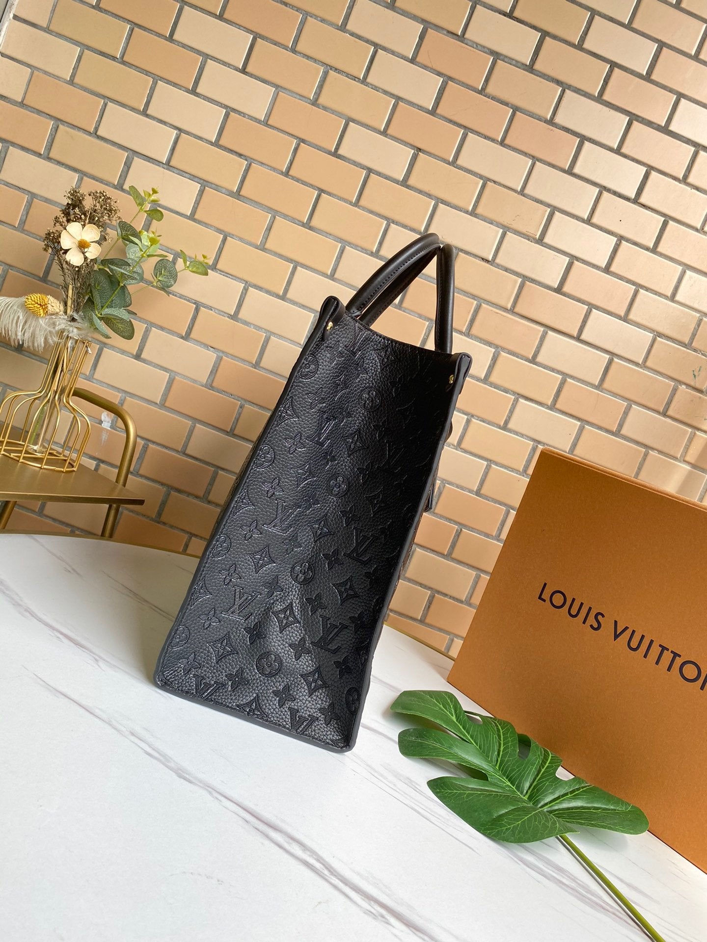 LW - Luxury Handbags LUV 038
